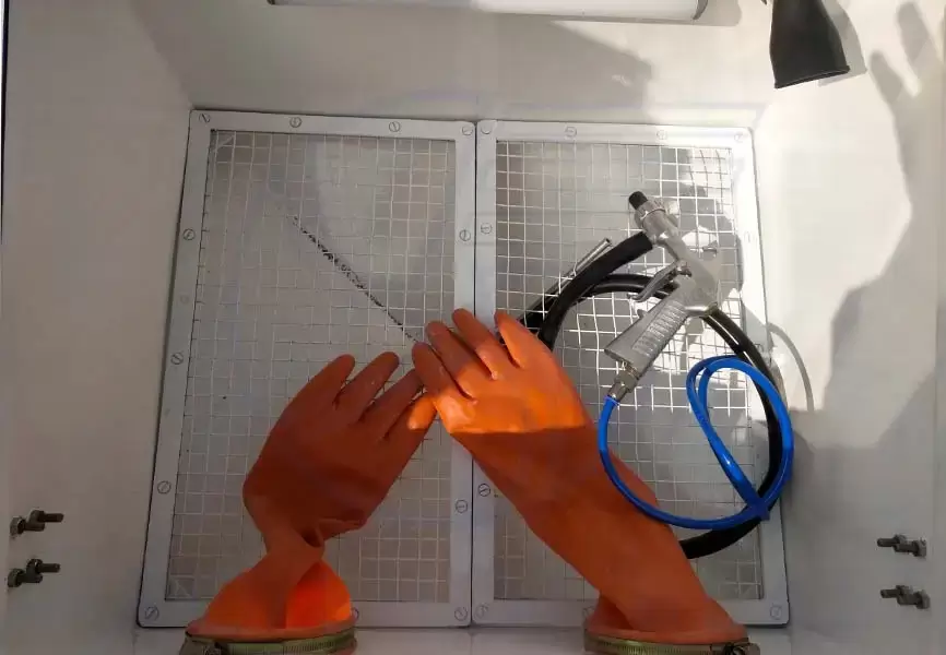 Bench Top Sand Blasting Cabinet view 3